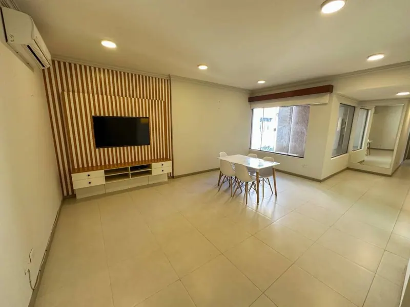 Departamento de 2 dormitorios en venta en edificio Iguazú, Equipetrol: foto 2 de 10
