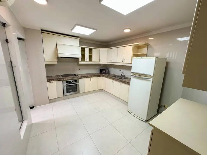 Departamento de 2 dormitorios en venta en edificio Iguazú, Equipetrol: foto 3 de 10