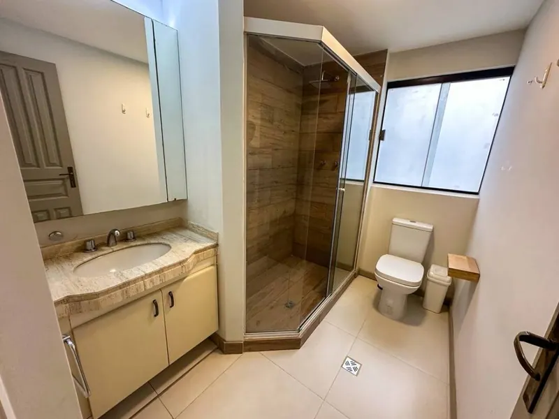 Departamento de 2 dormitorios en venta en edificio Iguazú, Equipetrol: foto 6 de 10