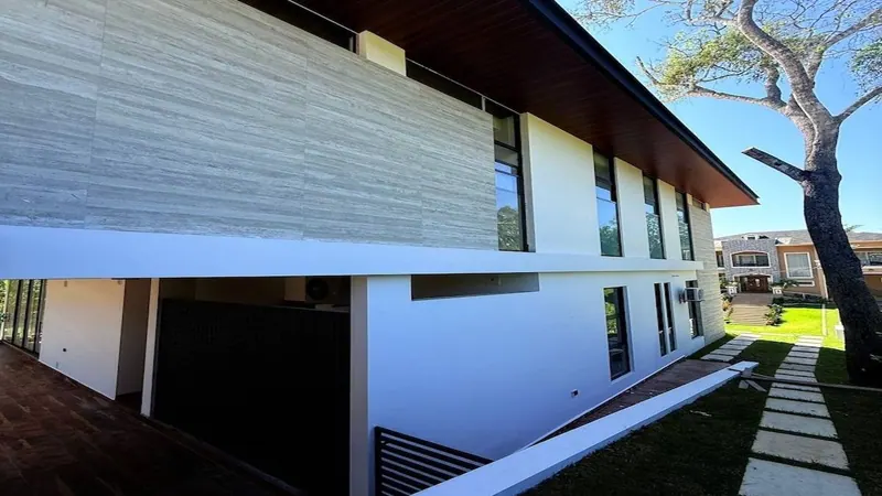 Two brand-new houses for sale in Urubó Golf, 1,172 m² lot: foto 17 de 23