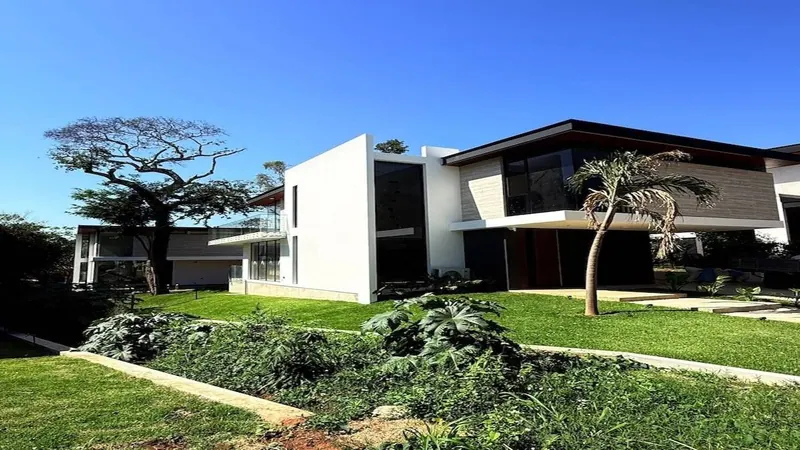 Two brand-new houses for sale in Urubó Golf, 1,172 m² lot: foto 22 de 23