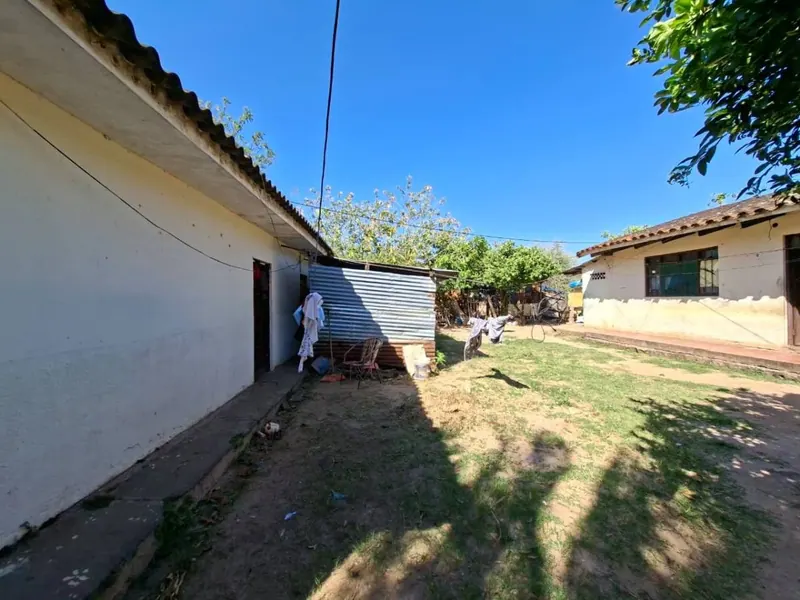 Terreno de 387,77 m² con casa en venta en la Zona Este, 3er anillo: foto 2 de 11