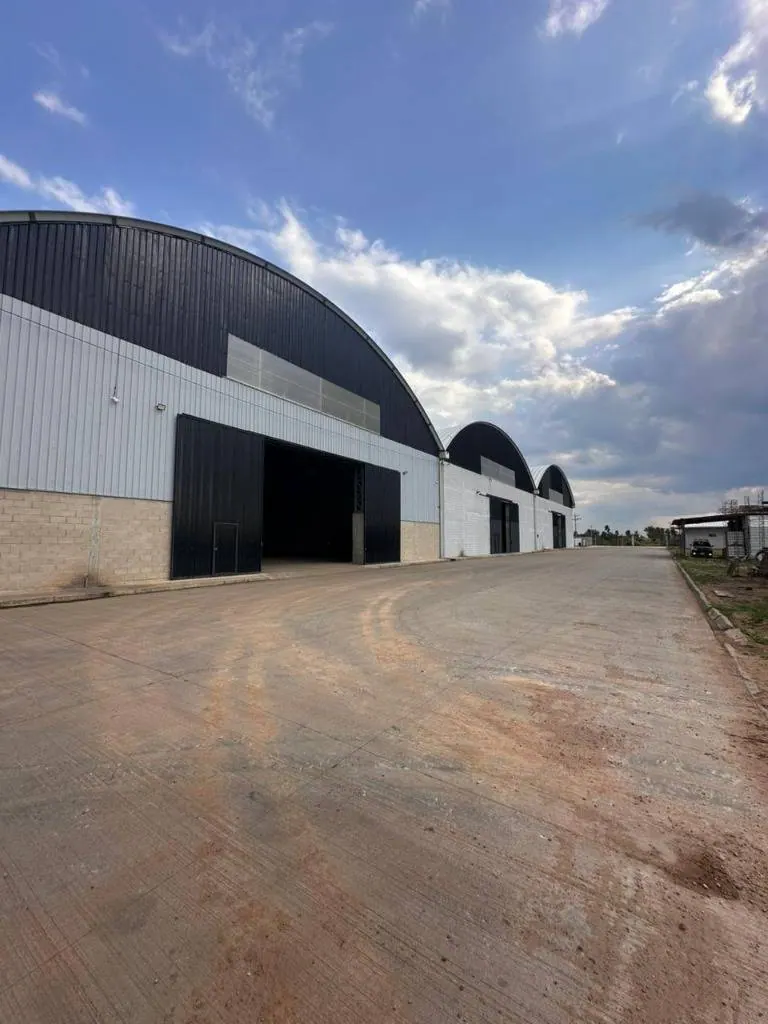 Galpones de 5.512 m² en alquiler en el Parque Industrial: foto 6 de 12