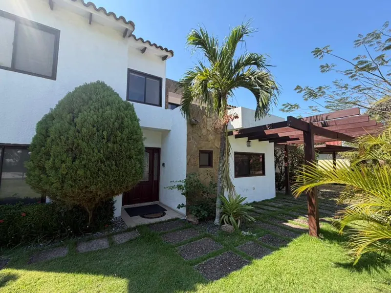 Casa amoblada en alquiler en el condominio Jardines del Urubó: foto 1 de 22