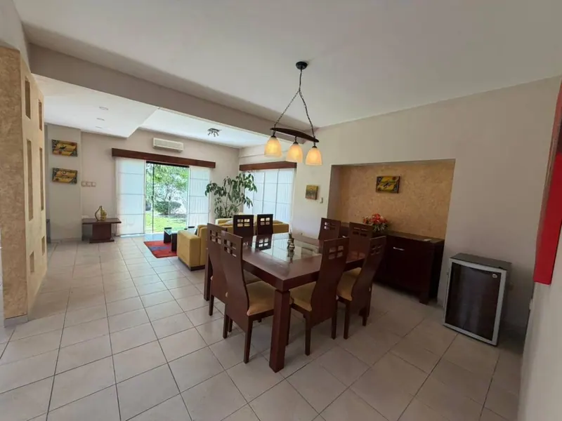 Casa amoblada en alquiler en el condominio Jardines del Urubó: foto 11 de 22