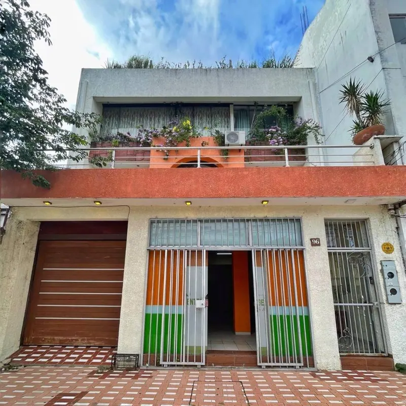 Casa de 3 plantas con local comercial en venta en La Ramada, Centro