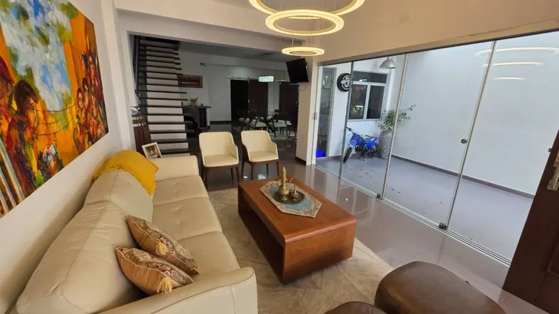 3-bedroom house with pool for sale on Av. La Barranca: foto 2 de 15