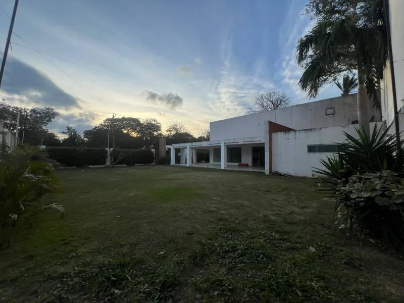 Terreno en esquina de 1.200 m² en venta en la Av. Roca y Coronado