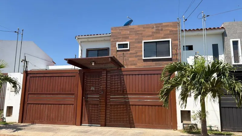 Casa de 3 dormitorios en suite en venta en la Zona Norte: foto 1 de 20