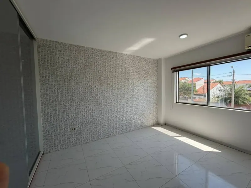 Casa de 3 dormitorios en suite en venta en la Zona Norte: foto 2 de 20