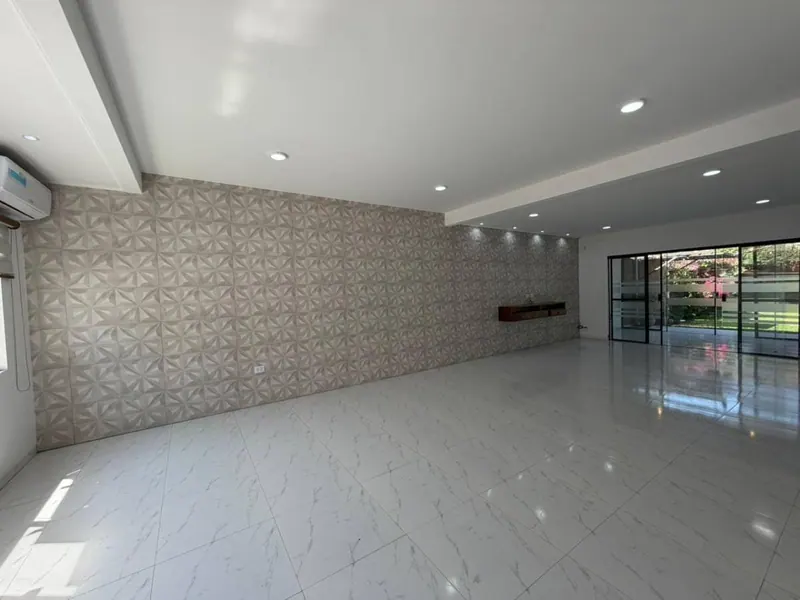 Casa de 3 dormitorios en suite en venta en la Zona Norte: foto 13 de 20
