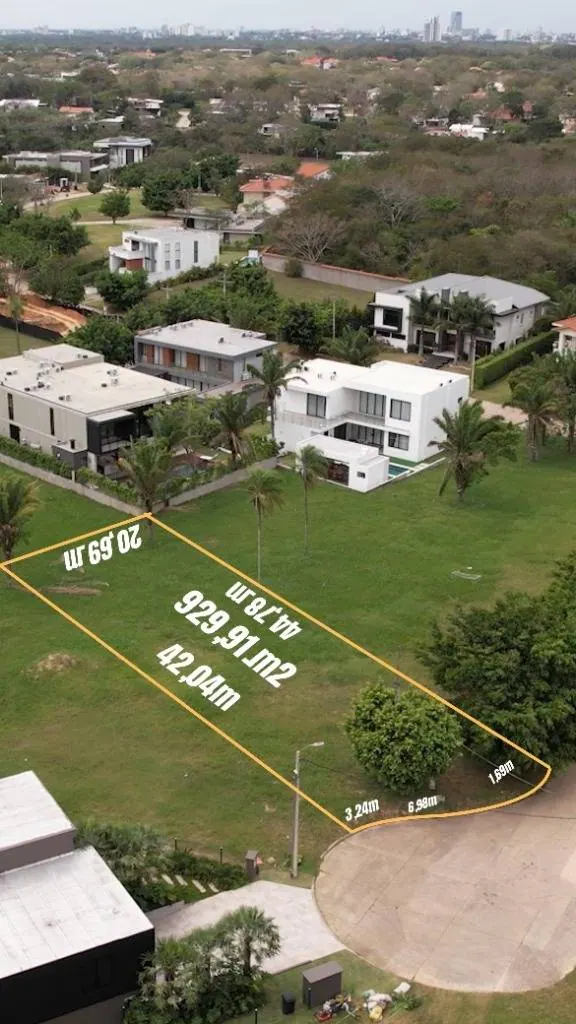 929.91 m² lot for sale in the Urubó Golf development: foto 2 de 2
