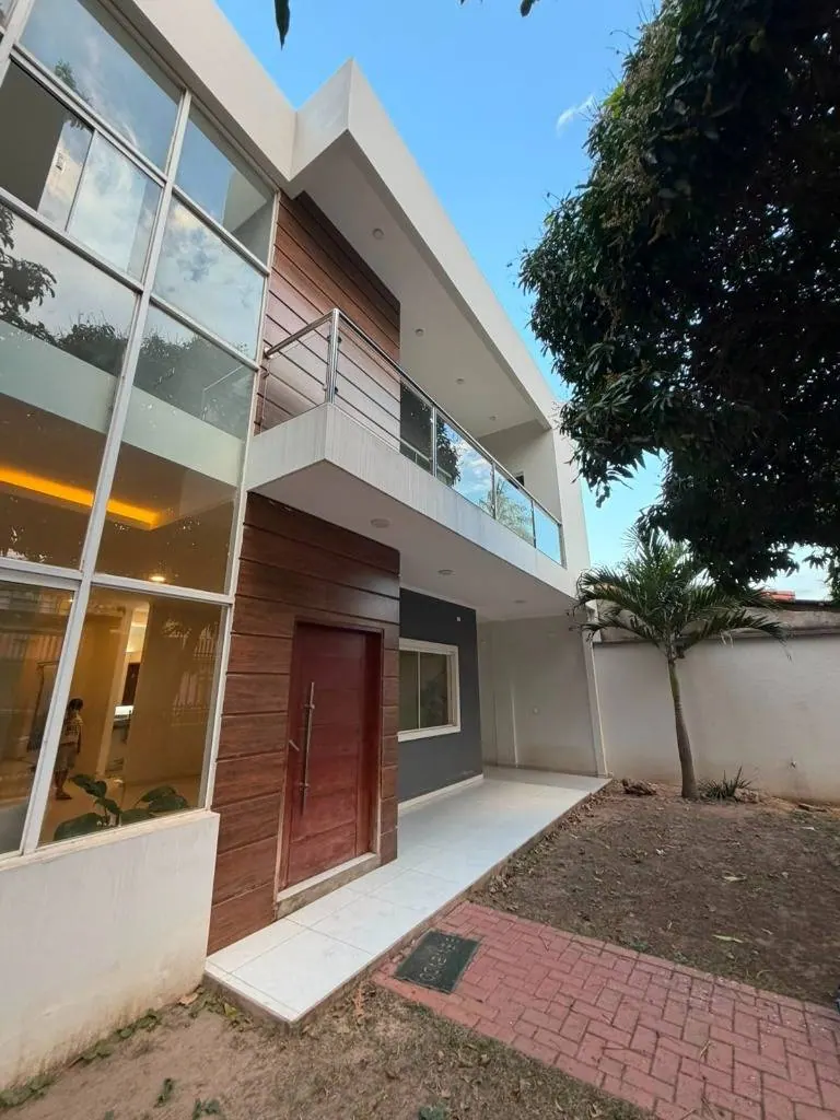 Casa de 4 dormitorios en venta en la Zona Norte, calle Pompeya: foto 1 de 8