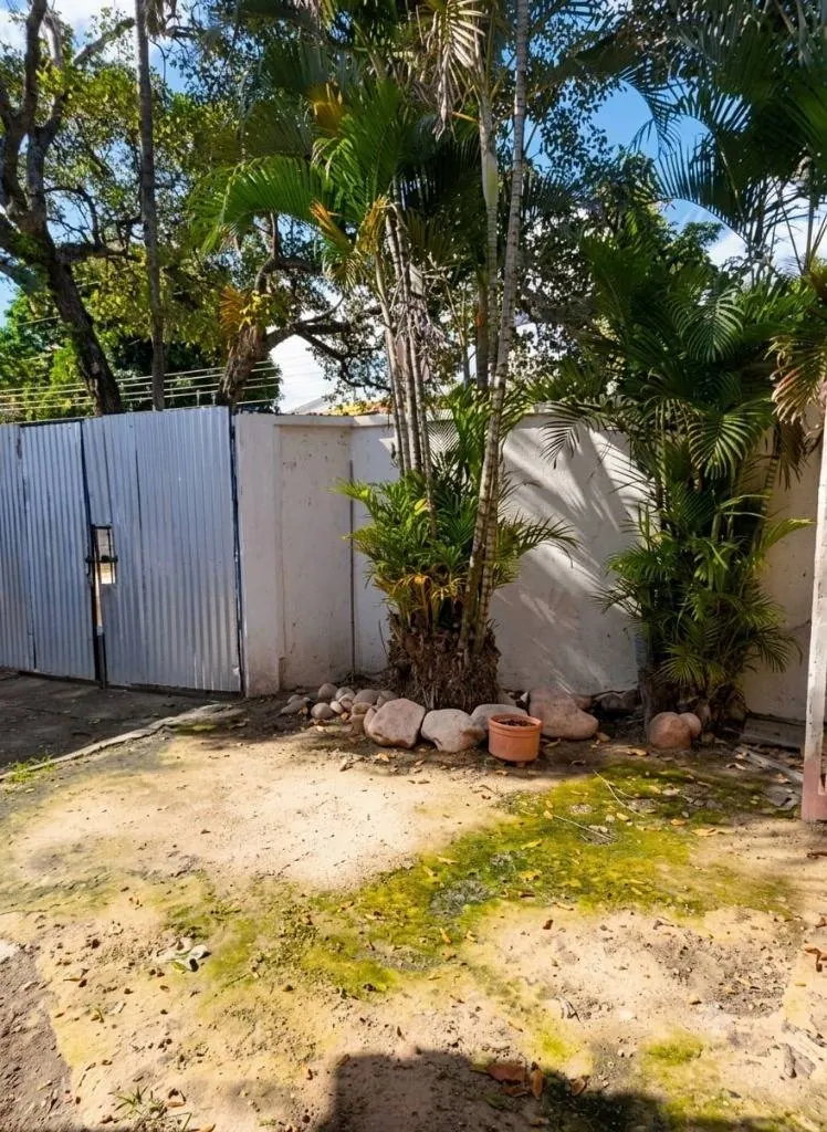 2-bedroom house for sale in the East Zone, 360 m² lot