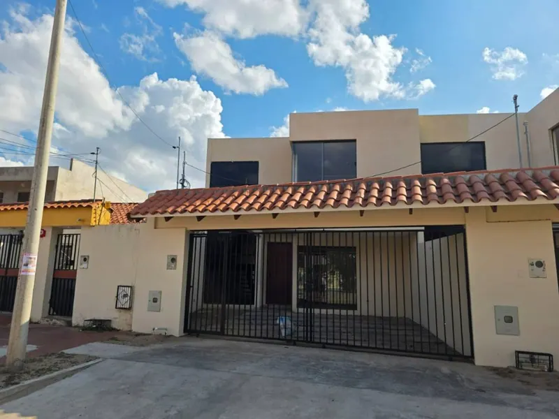 3-bedroom house for sale in the East Zone, 197 m²: foto 1 de 23