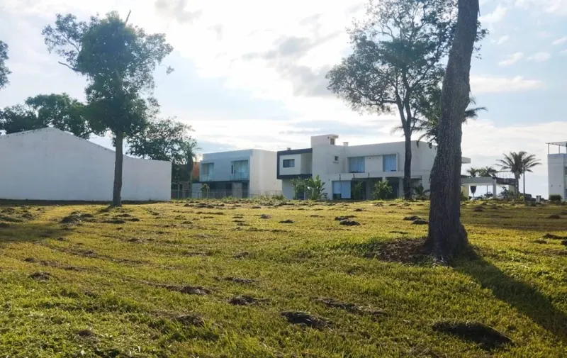 Terreno de 898 m² en venta en el condominio Florida 1, Urubó: foto 2 de 7