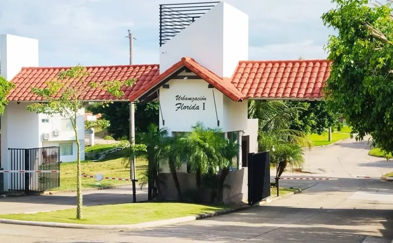 Terreno de 898 m² en venta en el condominio Florida 1, Urubó: foto 7 de 7