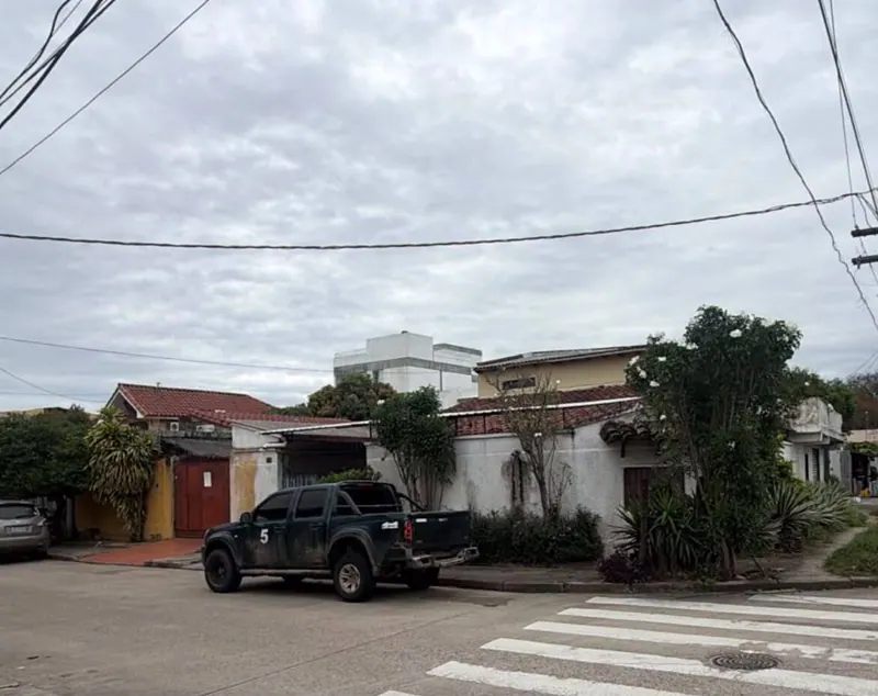 Terreno en esquina en venta sobre la Av. Canal Isuto, 452,95 m²: foto 1 de 2