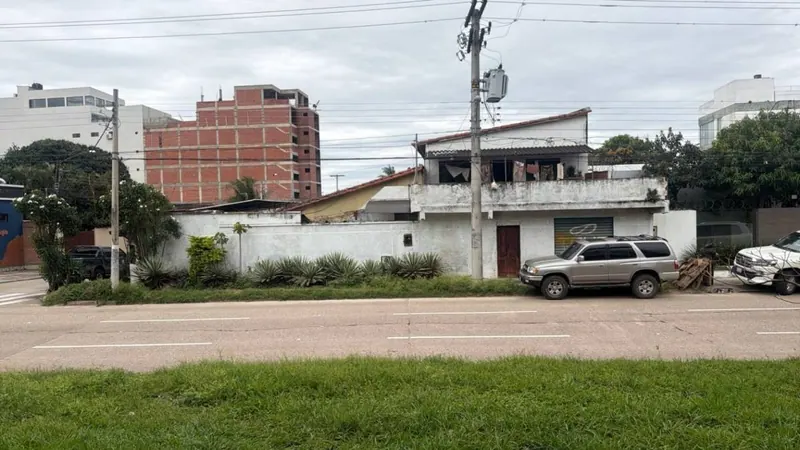 Terreno en esquina en venta sobre la Av. Canal Isuto, 452,95 m²: foto 2 de 2