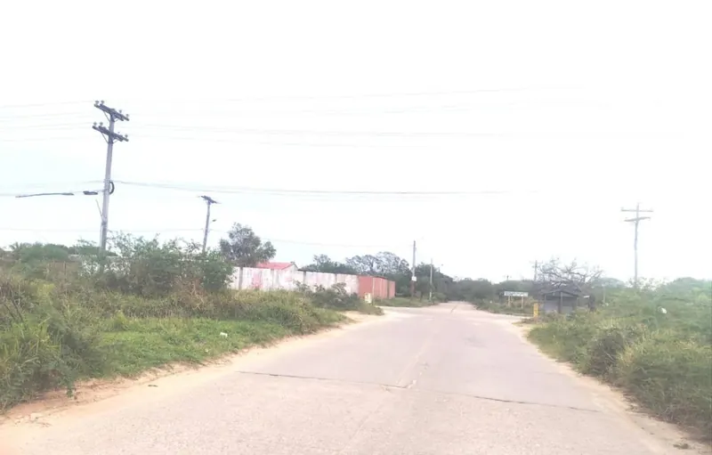 300 m² lot for sale in the Patiti development, Warnes: foto 4 de 7