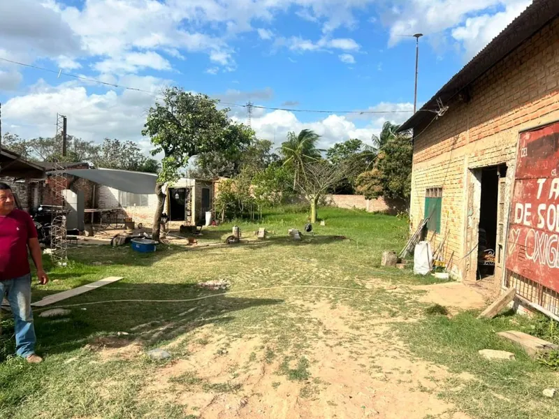 Lot with warehouse and house for sale on the highway in Pailón: foto 1 de 15