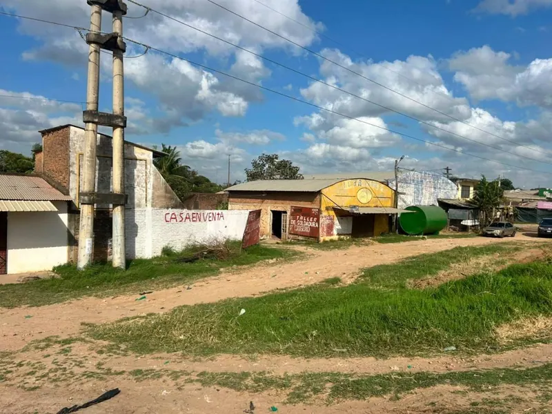 Lot with warehouse and house for sale on the highway in Pailón: foto 3 de 15