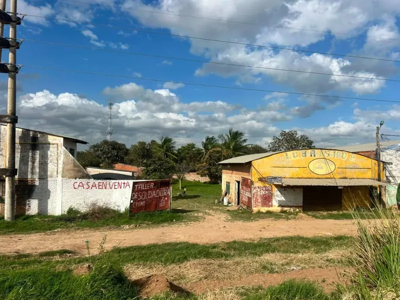 Lot with warehouse and house for sale on the highway in Pailón: foto 6 de 15