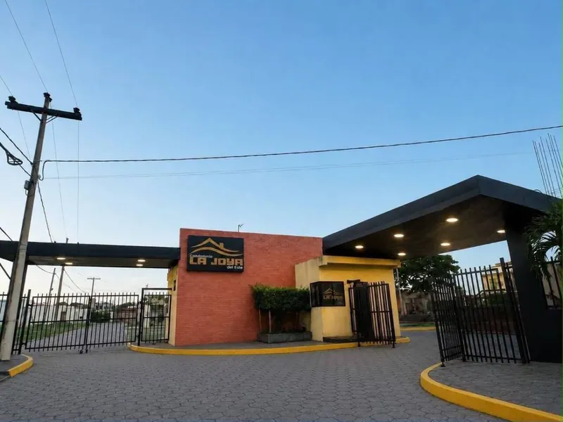Terreno de 202 m² en venta en el condominio La Joya del Este: foto 1 de 8