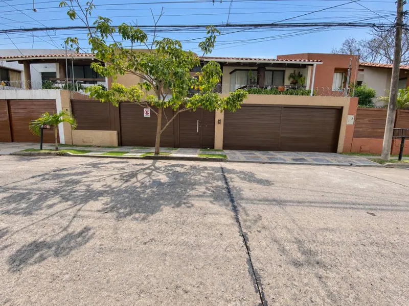 Casa de 3 dormitorios con piscina en venta en el barrio Las Palmas: foto 1 de 12