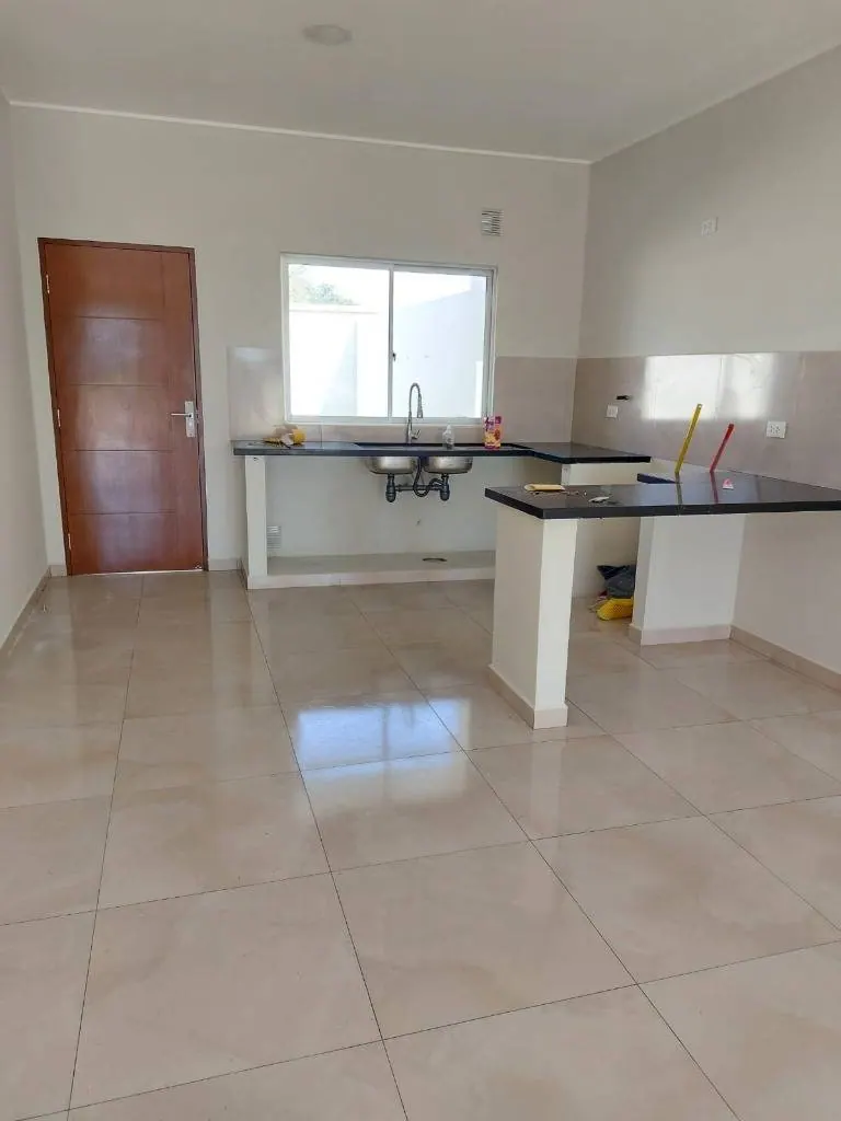 Casa de 3 dormitorios en venta en el condominio Los Ángeles, Zona Este: foto 2 de 9