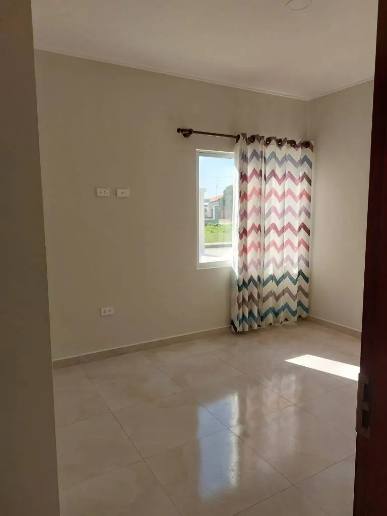 Casa de 3 dormitorios en venta en el condominio Los Ángeles, Zona Este: foto 4 de 9