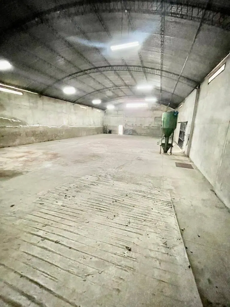 Galpón de 435 m² en alquiler en la Doble Vía La Guardia, km 9: foto 1 de 6