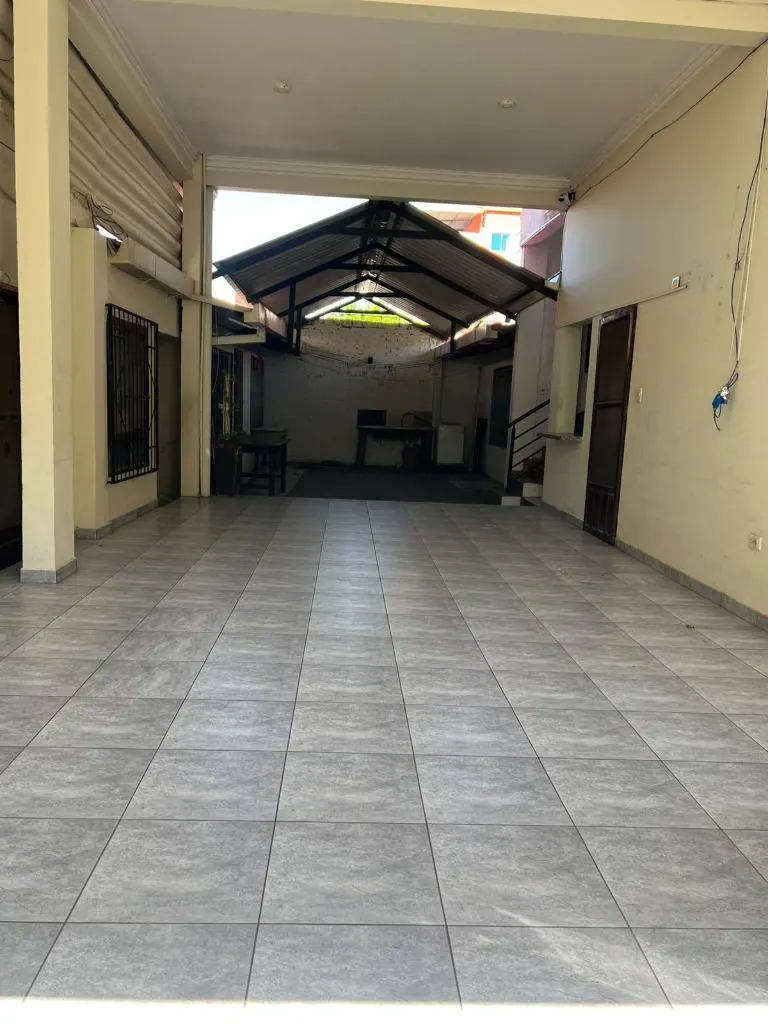 Casa de 2 pisos con 2 tiendas en venta en Villa San Luis, Zona Oeste: foto 1 de 10
