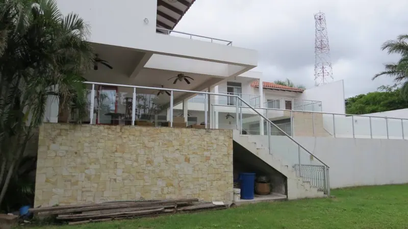 Casa de 5 dormitorios con piscina en venta en Villa Bonita, Urubó: foto 3 de 20