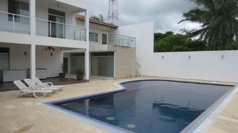 Casa de 5 dormitorios con piscina en venta en Villa Bonita, Urubó: foto 4 de 20
