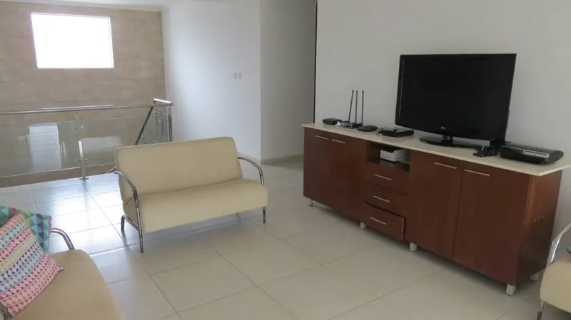 Casa de 5 dormitorios con piscina en venta en Villa Bonita, Urubó: foto 11 de 20