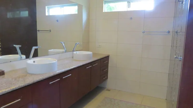 Casa de 5 dormitorios con piscina en venta en Villa Bonita, Urubó: foto 13 de 20