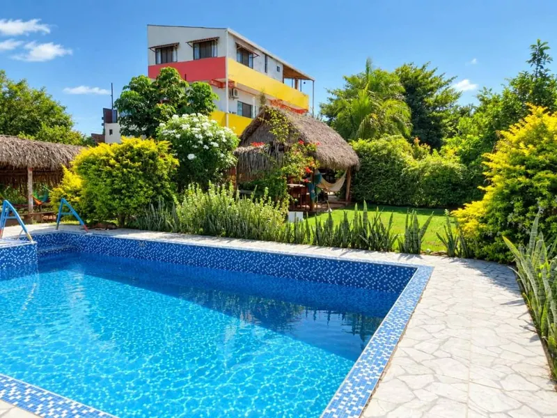 Casa quinta en venta en Cotoca, terreno de 1.301,93 m² con piscina