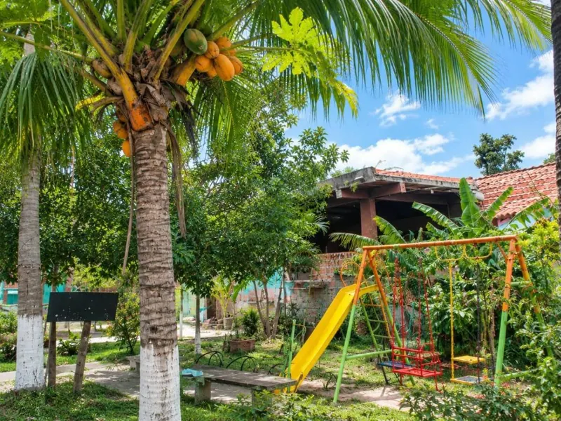 Casa quinta en venta en Cotoca, terreno de 1.301,93 m² con piscina: foto 6 de 10