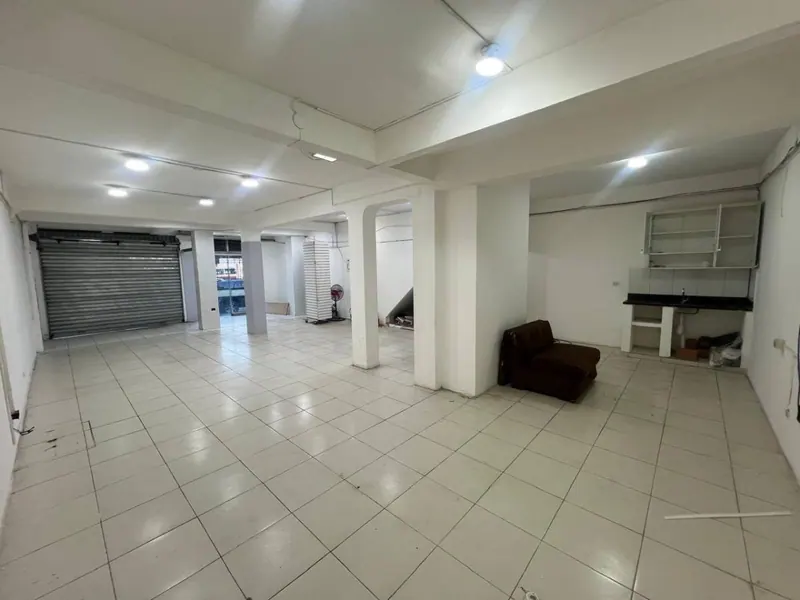 Local comercial de 85 m² en alquiler sobre la Av. Argamosa, Centro: foto 2 de 6
