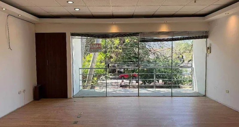 34 m² office for rent downtown, next to Uboldi school