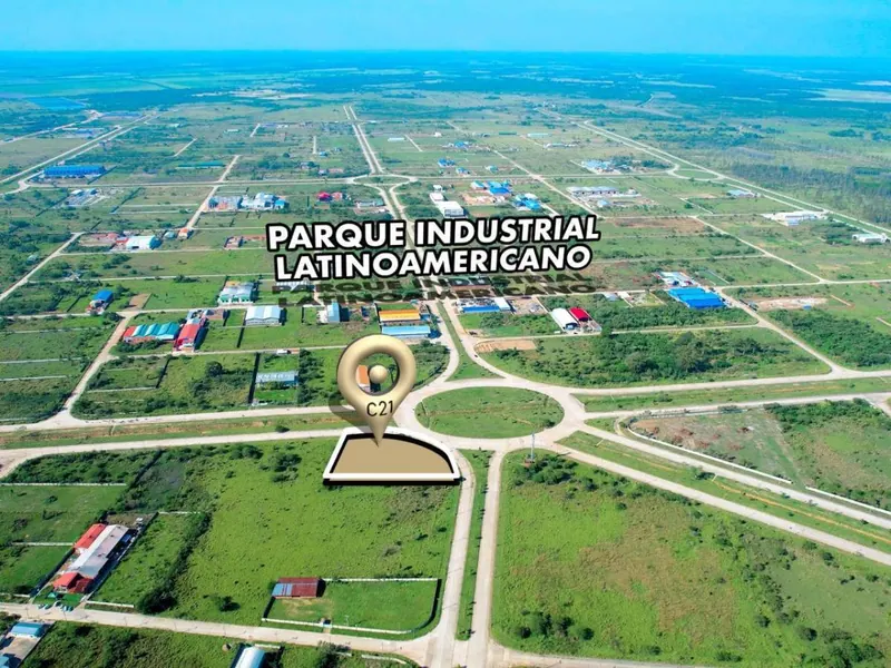 Terreno industrial de 7.220,86 m² en venta en Warnes, en esquina: foto 1 de 1