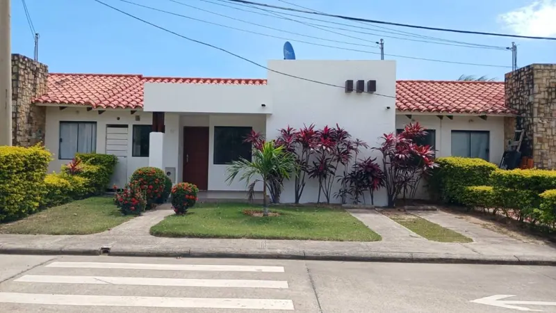 Casa de 3 dormitorios en venta en el condominio La Fontana Riviera 1: foto 1 de 31