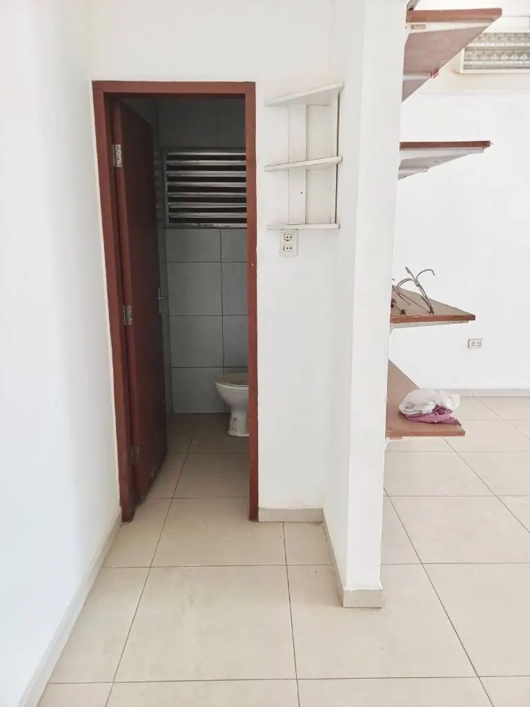 Local comercial de 40 m² en alquiler sobre la doble vía La Guardia: foto 4 de 5