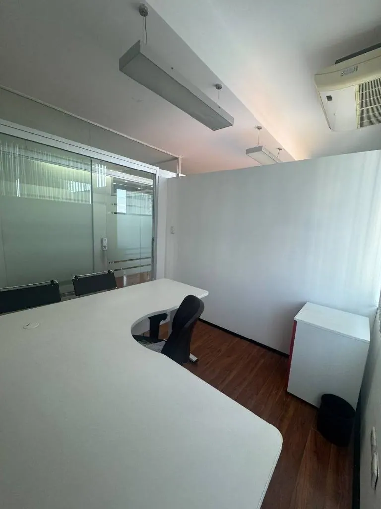 121.21 m² office for rent in Spazzio 1, Av. Beni: foto 4 de 8