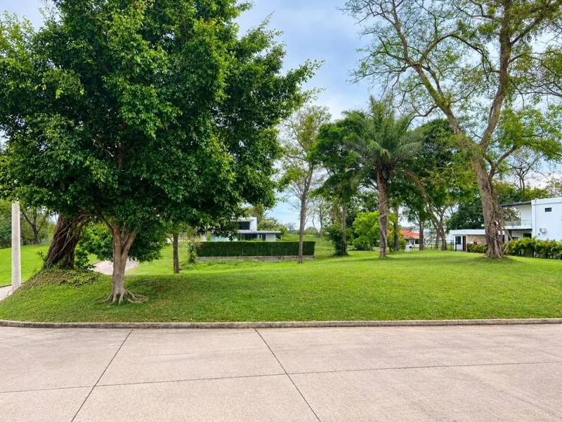 Terreno en esquina de 998 m² en venta en Urubó Golf, módulo 1: foto 4 de 7