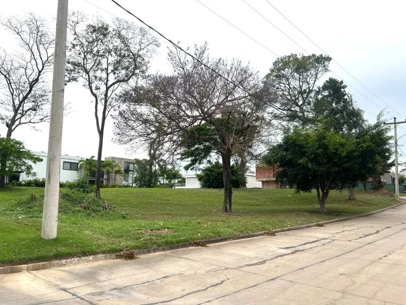 Terreno en esquina de 998 m² en venta en Urubó Golf, módulo 1: foto 5 de 7