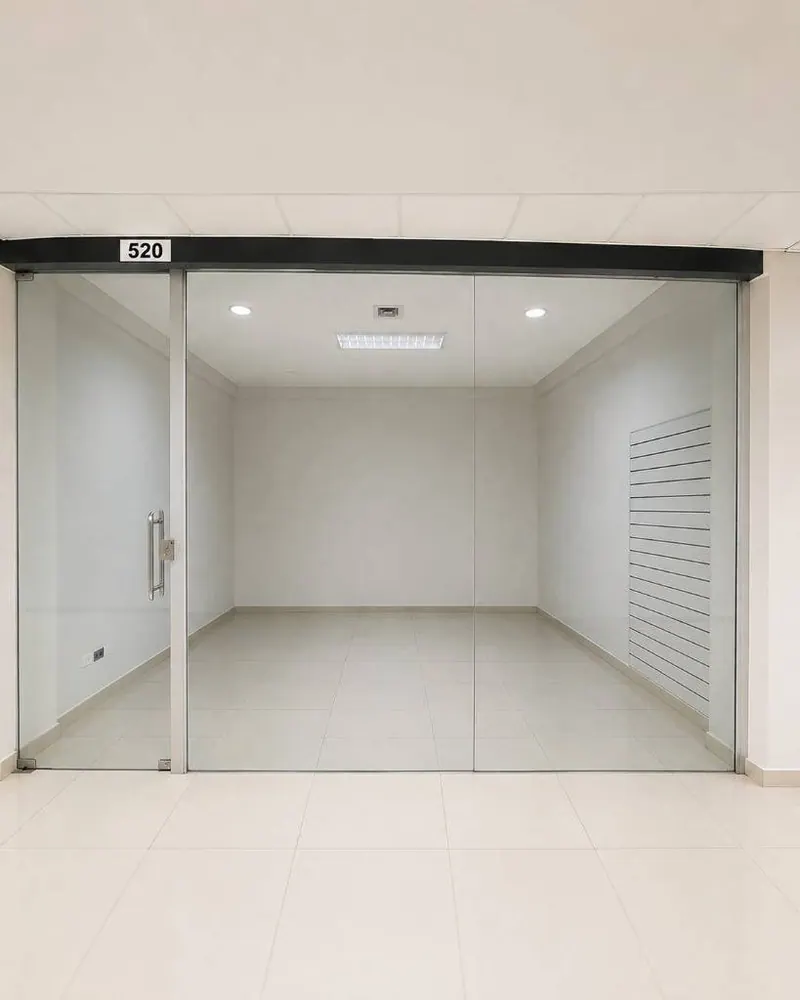 Local comercial de 14,44 m² en venta en el Centro Comercial Norte: foto 2 de 6