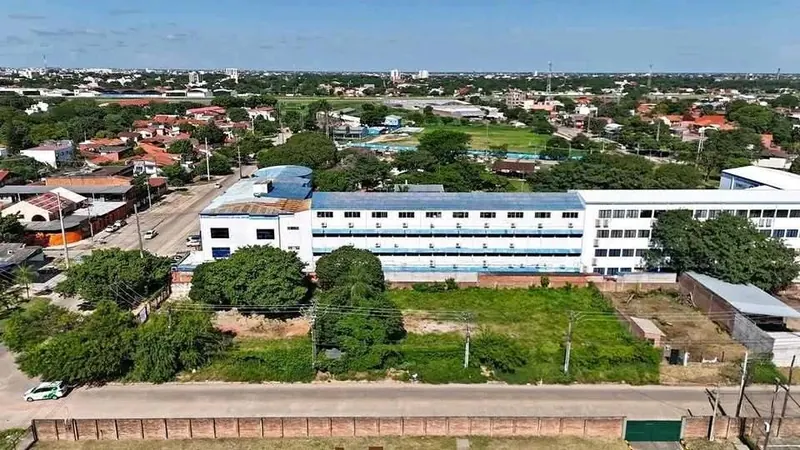 Corner lot of 2,037 m² for sale downtown, commercial use: foto 3 de 4