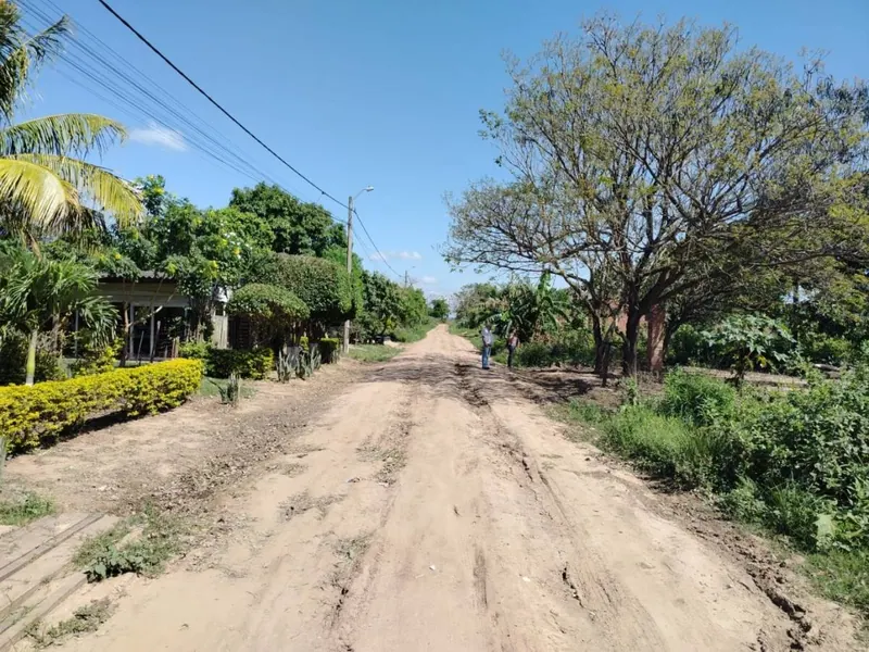 Terreno de 300 m² en venta en Warnes, a media cuadra del asfalto: foto 2 de 5